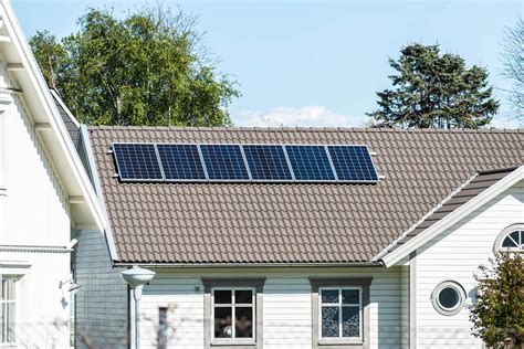 4 Best Roofing Materials for Solar Panels | GreenStories