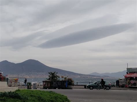 Meteo Napoli Ancora Tempo Instabile Pioggia E Afa Fino Al Weekend