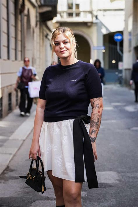 Louane Pose En Bikini Le Clich Qui Enflamme La Toile Public