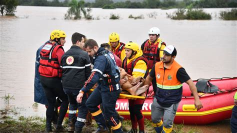 Trag Dia No Rio Grande Do Sul Mortes Chegam A E Desaparecidos S O