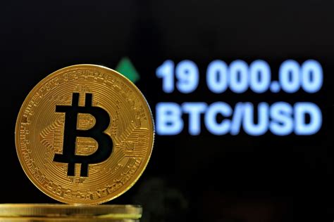 Bitcoin Breaks Usd 19000 Hits Altcoins