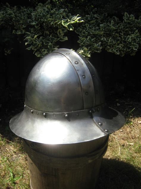 Kettle helmet - Kokoszowa Manufaktura : Kokoszowa Manufaktura