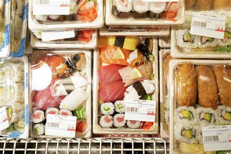 Why People Line Up Outside This Bay Area Grocery Store Every Afternoon