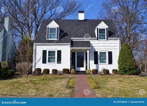 White Suburban Cottage Home Stock Photo Image Of Foreclose Homeowner