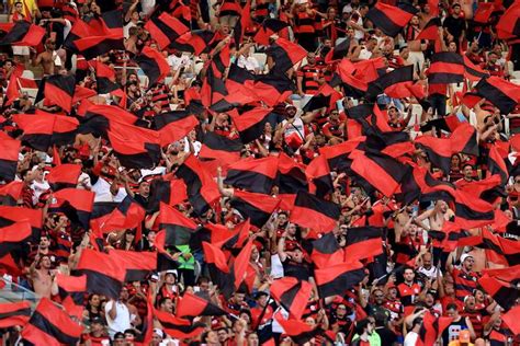 Mosaico 3d Balões Bandeiras E Fumaça Veja A Festa Da Torcida Do