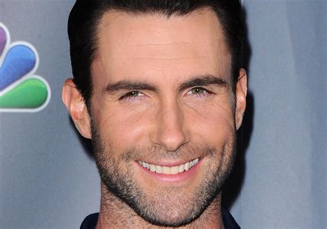 Adam Levine dément être sur la sex list de Lindsay Lohan Elle