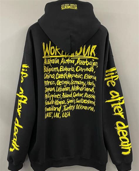 Vetements world tour, Barang Mewah, Pakaian di Carousell
