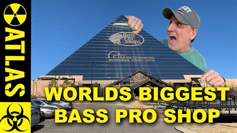 Feeding Alligator Gars At The Worlds Biggest Bass Pro Shop Youtube