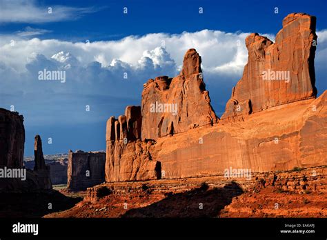 Rock Formation Of The Courthouse Towers Arches Nationalpark Near Moab