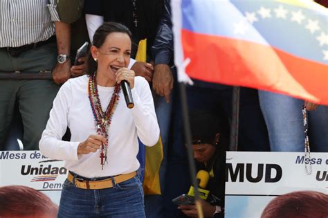 Maduro busca aterrar a los empleados públicos según María Corina