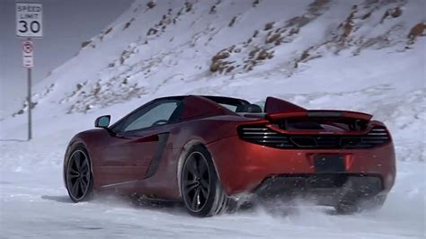 VIDEO Un McLaren MP4 12C Spider se ia la întrecere cu un snowboarder