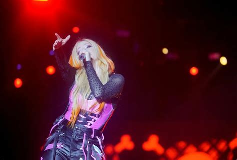 Rock In Rio 2022 Avril Lavigne Causa Epifania No Palco Sunset