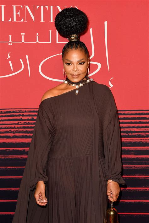 Janet Stuns in London Monochromatic Look