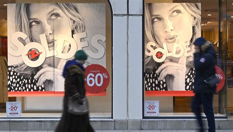 Soldes d hiver les petits commerçants demandent leur report et