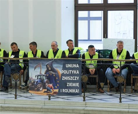 Strajk głodowy w Sejmie Rolnicy domagają się rozmów z premierem