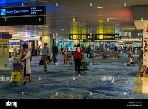 Terminal 1 at Singapore Changi Airport Stock Photo - Alamy