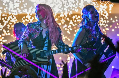 Jem And The Holograms Trailer Images And Poster The Entertainment Factor