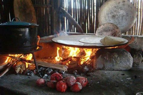 Tortillas En El Comal Diy Outdoor Kitchen Outdoor Cooking Backyard