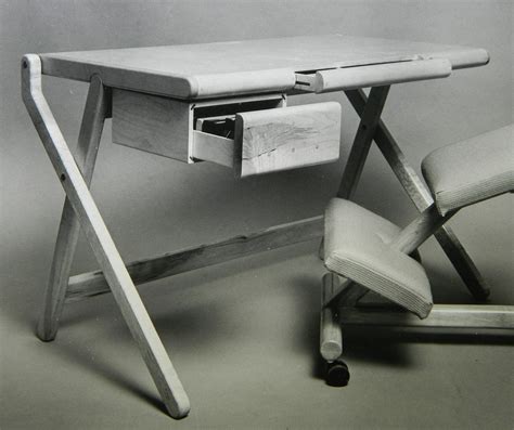 A Folding Desk. | Woodworking Talk