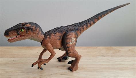 Mavin | Jurassic Park Velociraptor Dinosaur Strike 1993 Toy Jaws Raptor ...