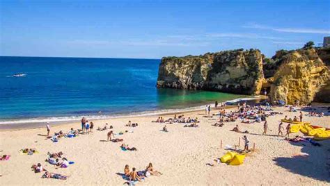 Já se pode ir a banhos na praia da Batata em Lagos