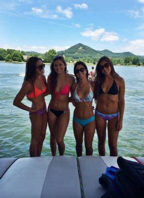 Cameltoe Bikini Hottie Porn Pic