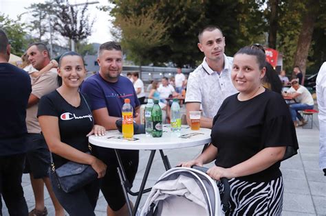 ARTinfo Tko zna zna KISELJAK Počelo treće izdanje Kiss Food Fest a