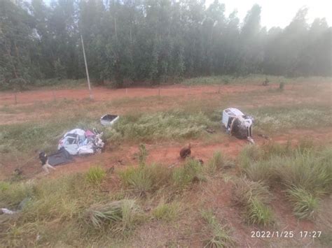 Pai mãe e filho morrem ao terem carro atingido por caminhonete em