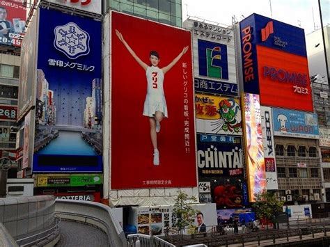 大阪・道頓堀のグリコ看板に綾瀬はるかさんの2代目新バージョンが登場！｜lets Begin！