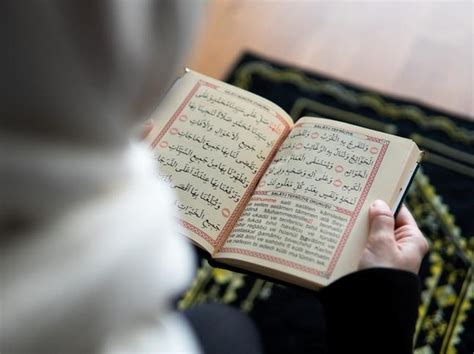 10 Adab Membaca Al Quran Yang Patut Diperhatikan Agar Dapat Pahala