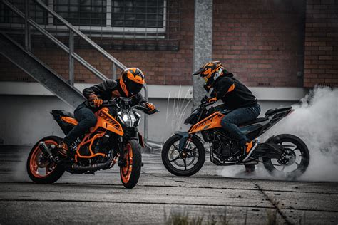 馬力加08匹、全新搖臂副車台、懸吊電控升級！2024 Ktm 390 Duke 海外發表 Supermoto8