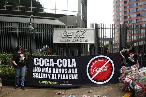 Greenpeace Y El Poder Del Consumidor Protestan Contra Coca Cola Para