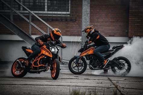 KTM dévoile ses Duke 125 et 390 2024