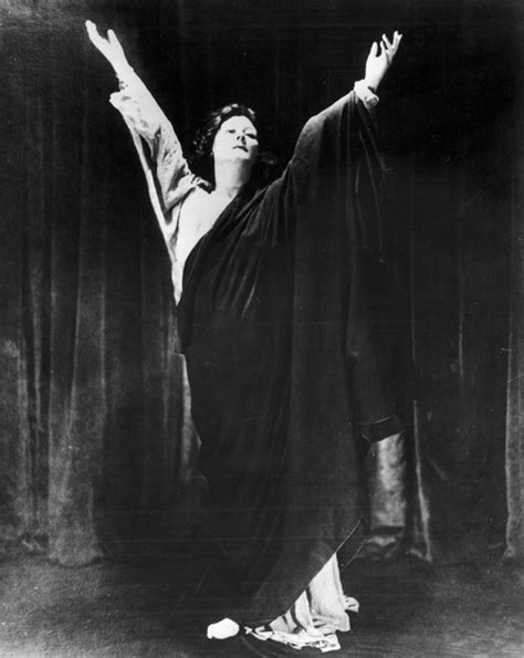 Isadora Duncan 1877 1927 Namerican Dancer Photographed In 1910