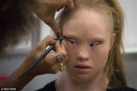 Down Syndrome Model Madeline Stuart In New York Fashion Week Runway Debut Daily Mail Online