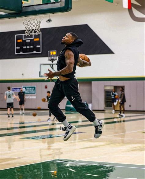 Damian Lillard x Bucks 🦌 | Cool basketball pictures, Basketball ...