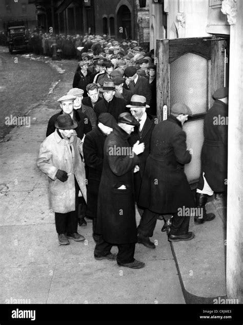 Bread Line 1930 Black And White Stock Photos And Images Alamy