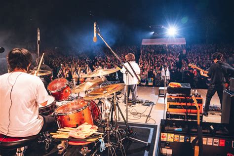 Kana Boon、10周年の幕開け飾る野音ライブ「よく見ていてください、俺たちがkana Boonです」 Barks