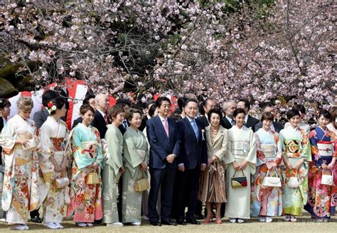 安倍首相主催の「桜を見る会」1万6000人招待 写真4枚 国際ニュース：afpbb News