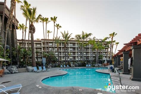 Four Points by Sheraton Anaheim Review: What To REALLY Expect If You Stay