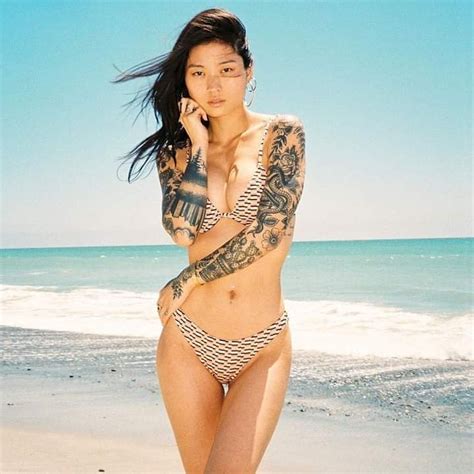 Hot Sexy Mae Col Bikini Pics