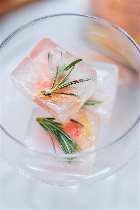 Fancy Ice Cubes: How to Make Pretty Ice Cubes for Drinks - Fab Everyday