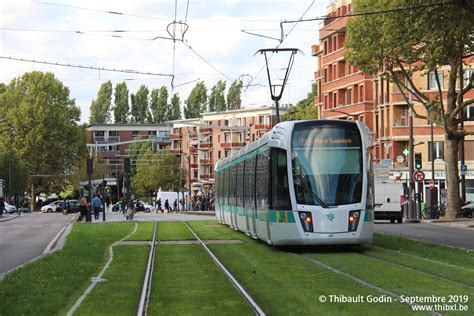 Tram 357 sur la ligne T3b RATP à Porte des Lilas Paris Photos de