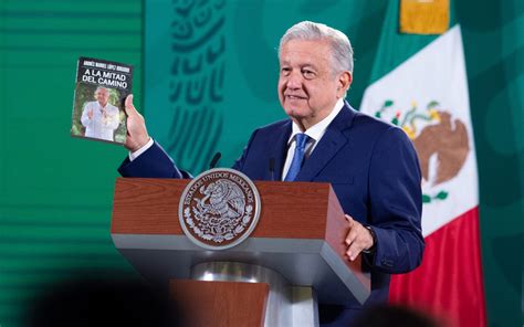 Presume AMLO Su Nuevo Libro A La Mitad Del Camino Se Lo Recomienda A