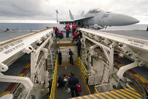 4 539 Soldiers Dozens Of Fighter Planes The Uss Gerald R Ford Arrives In Israel