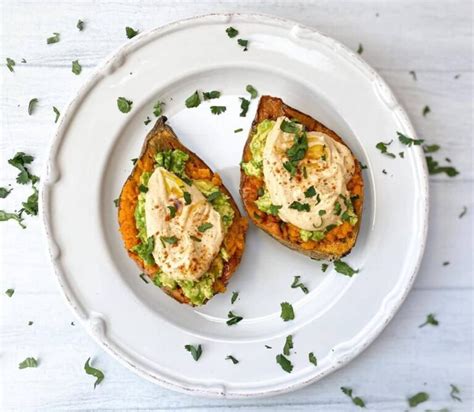 Camote Relleno Vegano Palta Hummus Y Encima Cilantro