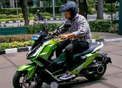 Kencan Sejenak Dengan Motor Listrik Alva Cervo Bikin Ketagihan Naik