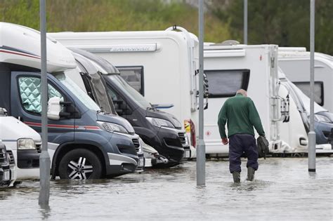 Map shows flood warnings that are in place in the UK today