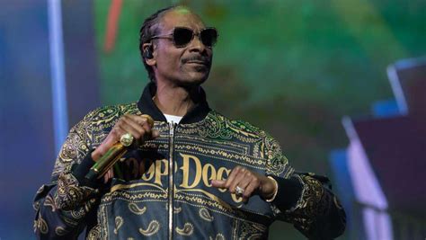 Snoop Dogg says he is giving up smoking