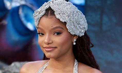 Halle Bailey Shows Off Her Beach Bum In New Coastal Photos 24ssports